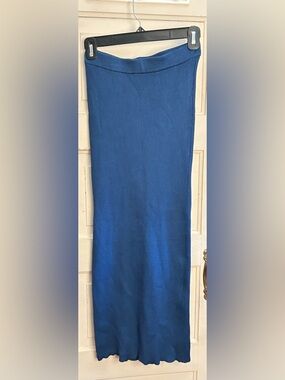 Olive & Oak Blue Ribbed Maxi Skirt